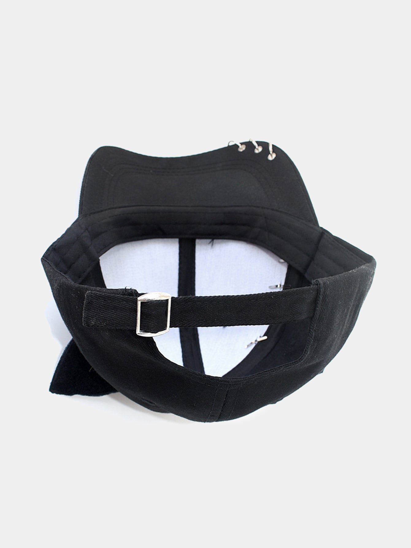 Y2K-Inspired Hip Hop Baseball Cap with Cat Ear Design and Metal Chain Accents for Music Festivals